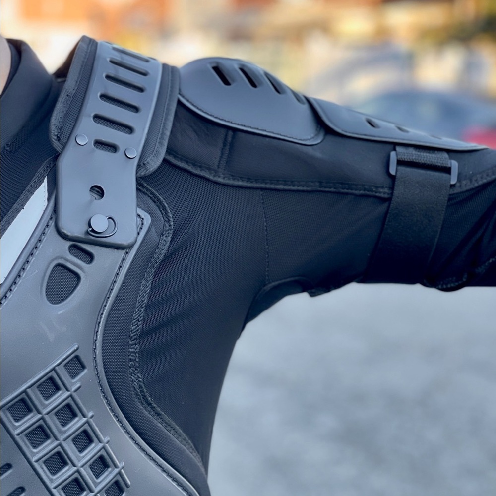 Motorcycle Riding Armor - Picture 9 of 12